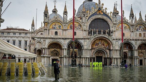 <br />
Венеция после наводнения осталась без заполненных на Новый год отелей<br />
